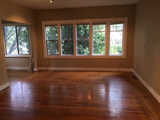 Primary Photo - 120 Hamilton Pl
