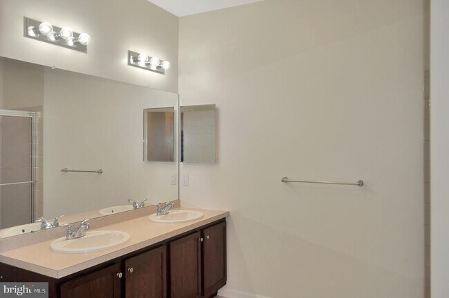 Foto del edificio - 921 Timberlake Dr