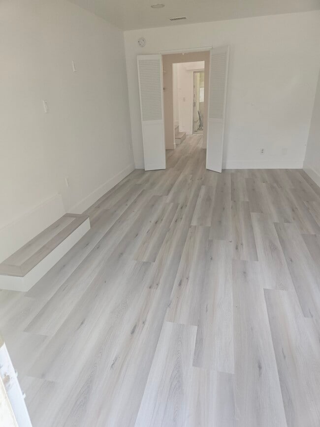 Building Photo - 6116 Melvin Ave