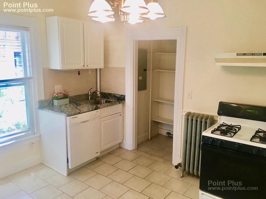 Primary Photo - 27 Hammond St