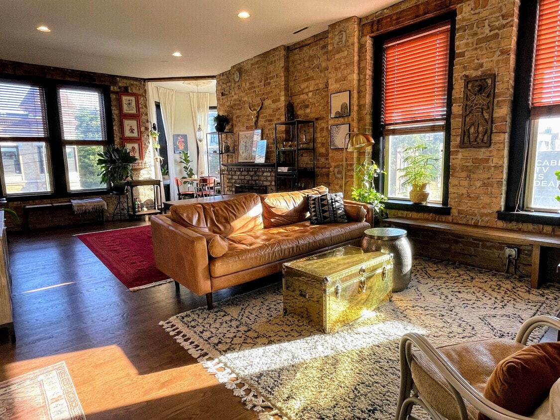 Main living space - 2301 W North Ave