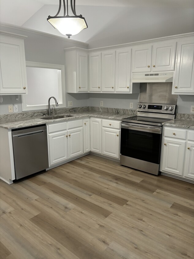 Primary Photo - 2049 Briarwood Dr
