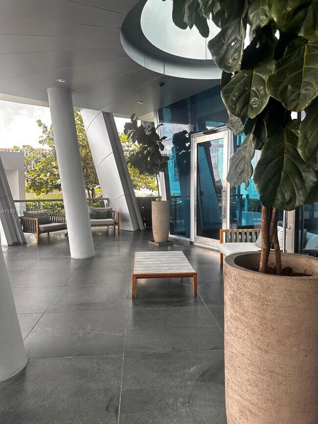 Foto del edificio - 17001 Collins Ave