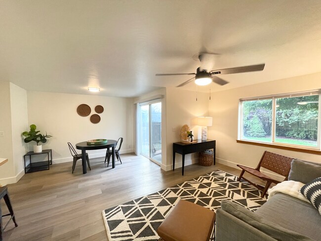 Living/Dining - 472 Autumn Ave