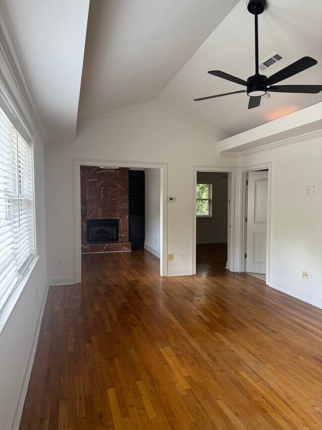 Foto del edificio - 488 Burlington Road Northeast