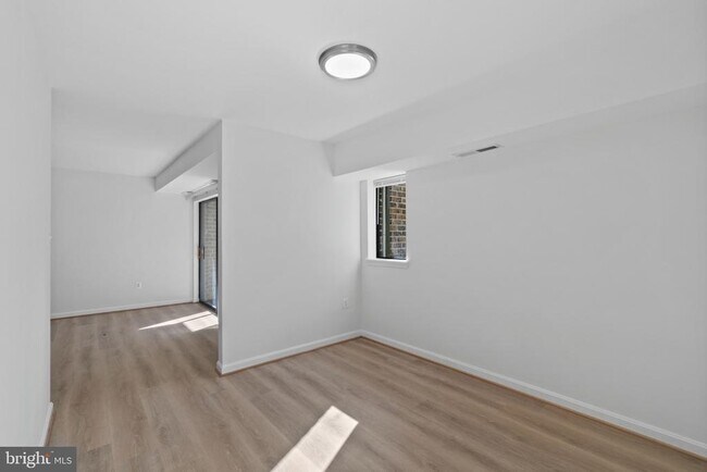 Building Photo - 13 Silverwood Cir