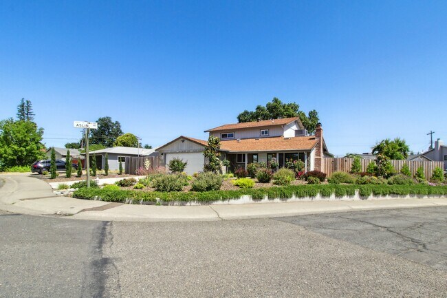 Building Photo - 5805 Cada Cir
