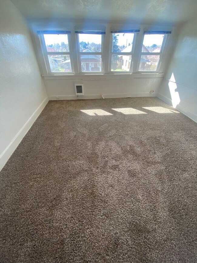 807 S 13th Ave Unit 3, Yakima, WA 98902 Room for Rent in Yakima, WA