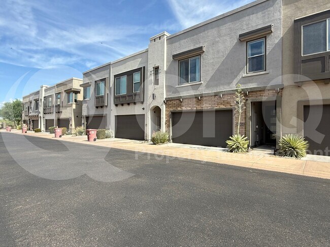 Building Photo - 7330 E Vista Bonita Dr