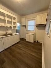 Building Photo - 617 Pender St