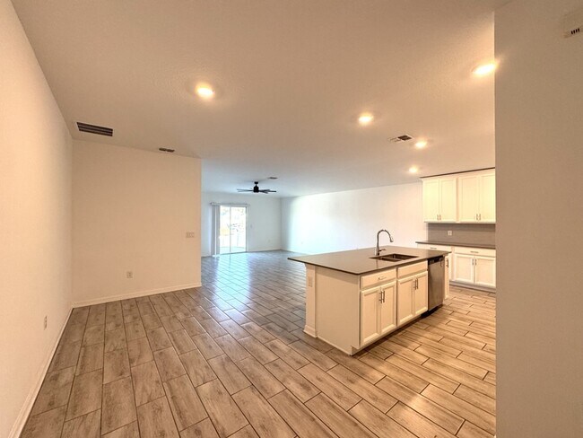 Foto del edificio - 5442 Limestone St