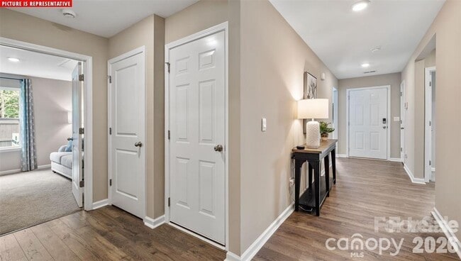 Building Photo - 1700 Vanderlyn St