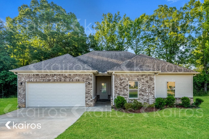 Primary Photo - 647 White Oak Cir