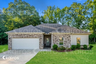 Building Photo - 647 White Oak Cir