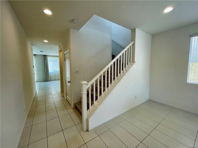 Foto del edificio - 1226 N Vecino Ln