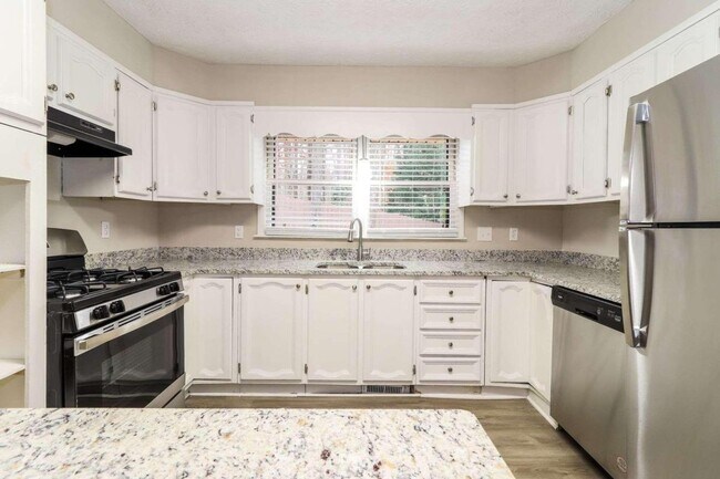 Foto del edificio - 2502 Robinson Rd NE