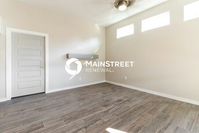 Foto del edificio - 4 Bedroom Pet-Friendly Home in Oklahoma City, OK with Main Street Renewal