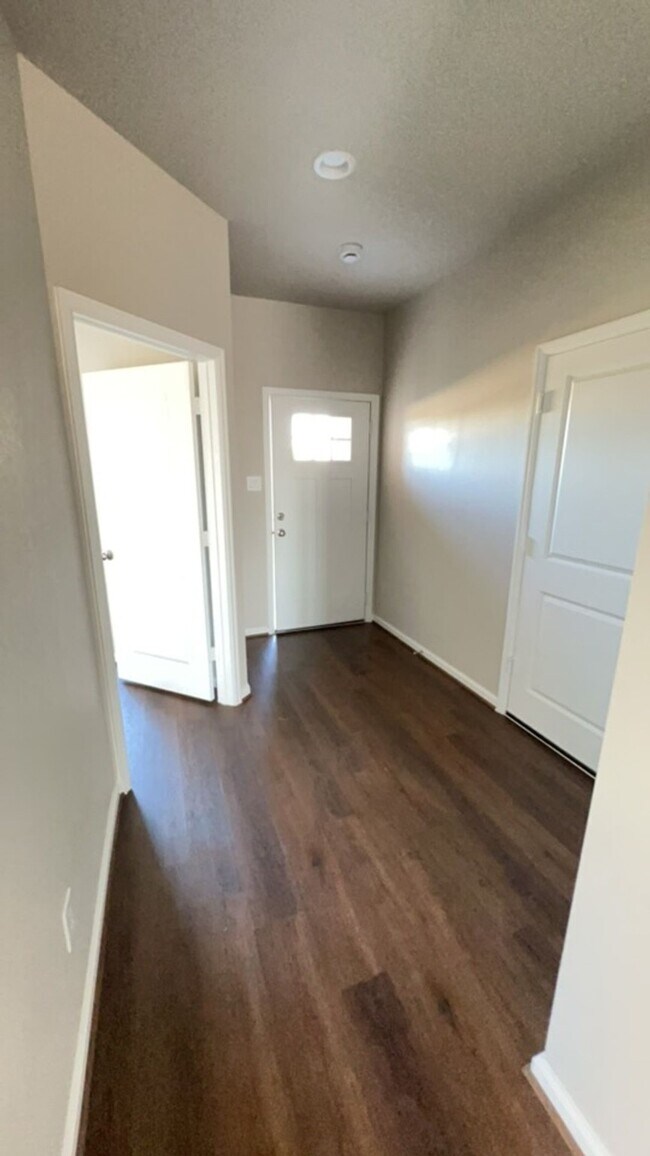 Foto del edificio - 1033 Tillman Ln