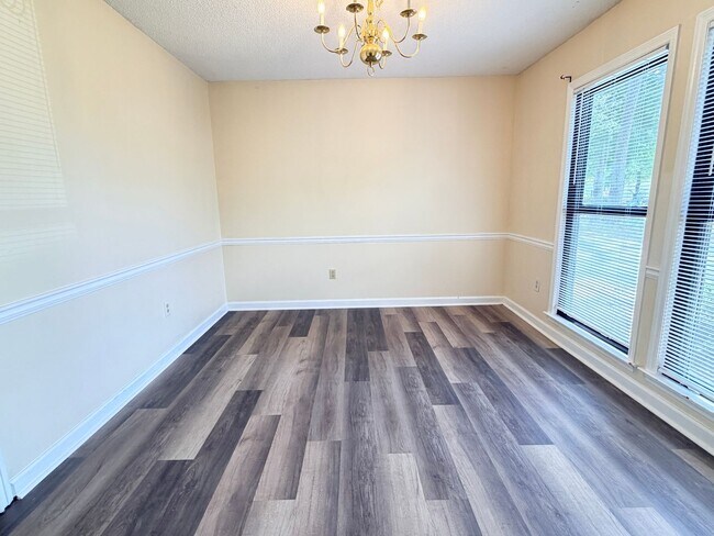 Building Photo - 3BD/2B in Foxborough Subdivision.