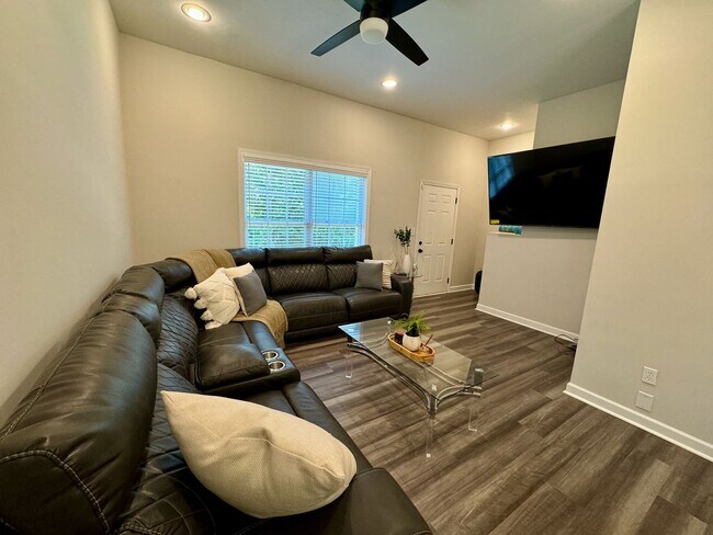 Foto del edificio - Home Sweet Harwell Home is Move In Ready!!