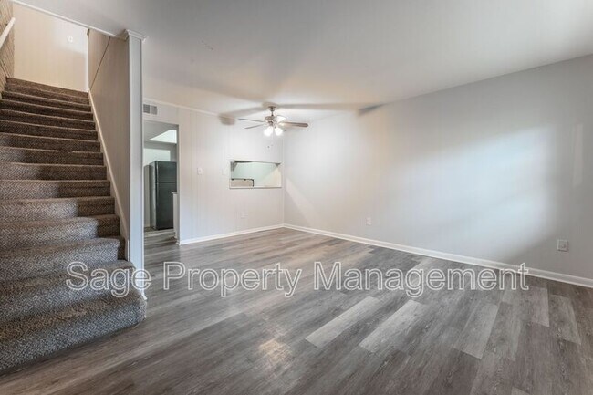 Foto del edificio - 2447 Brownlee St