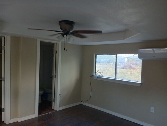 Foto del edificio - 9503 N Seminary Rd