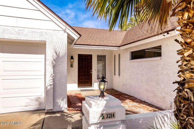 Building Photo - 3214 E Siesta Ln