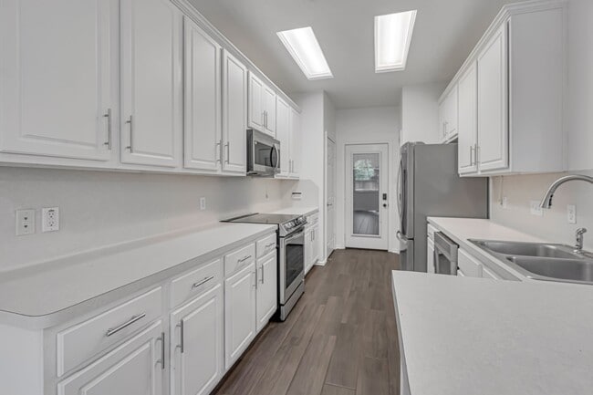 Foto del edificio - 209 Summerhaze Cir