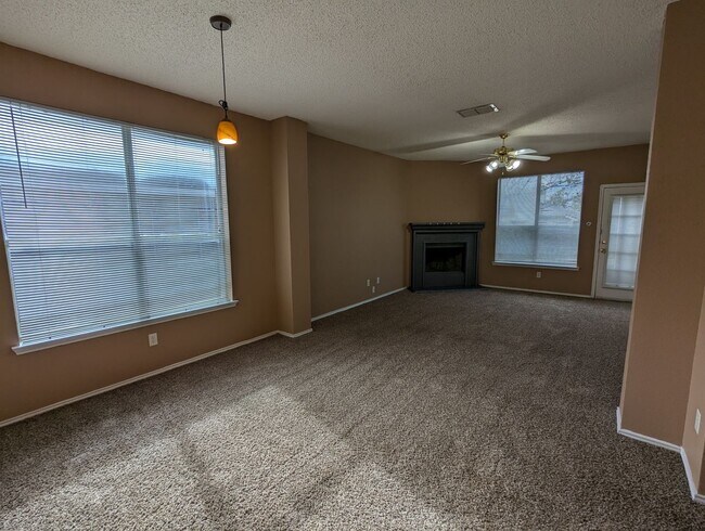 Foto del edificio - 3 Bedroom Home in West Fort Worth