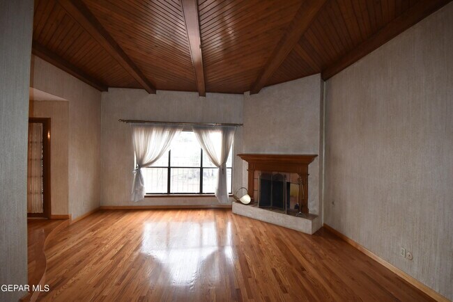 Building Photo - 11195 Ivanhoe Dr