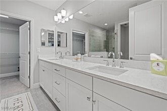 Building Photo - 2560 Seychelles Dr