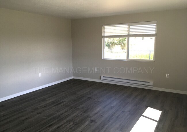 Building Photo - 1949 Alta Dr