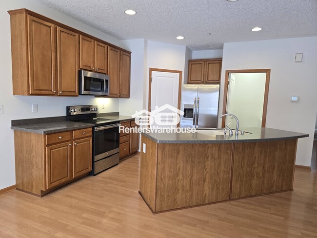 Building Photo - 1611 Fox Hunt Way