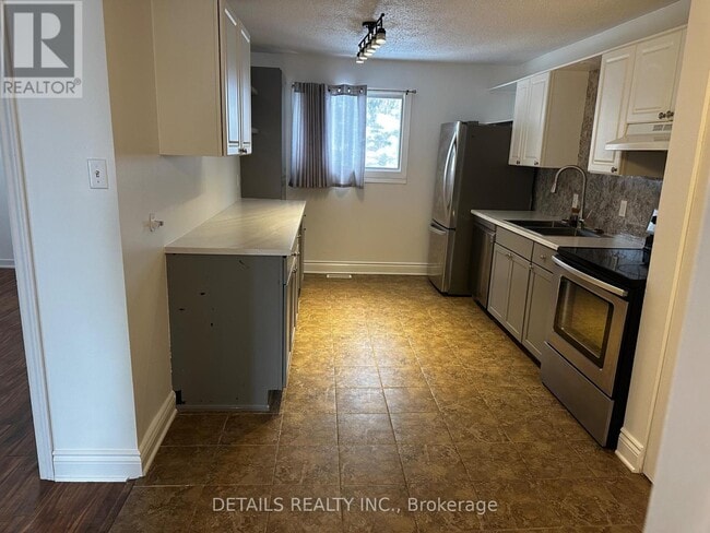 Photo du bâtiment - 733 St Isidore Rd