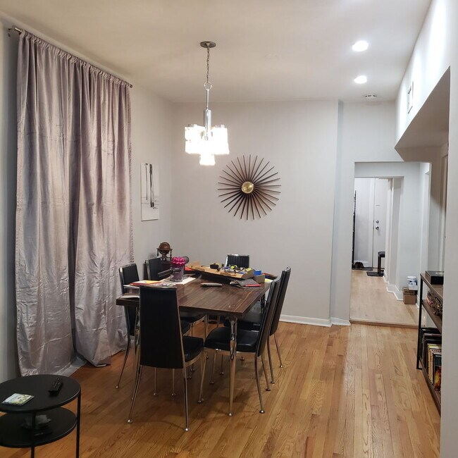 Foto del edificio - 2437 W Ainslie St