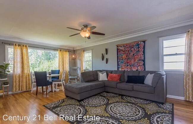 Building Photo - 4 br, 2 bath House - 820 Foyer Ave