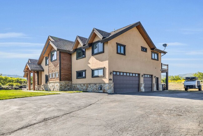 Foto del edificio - Silver Creek Beauty in PC School District ...