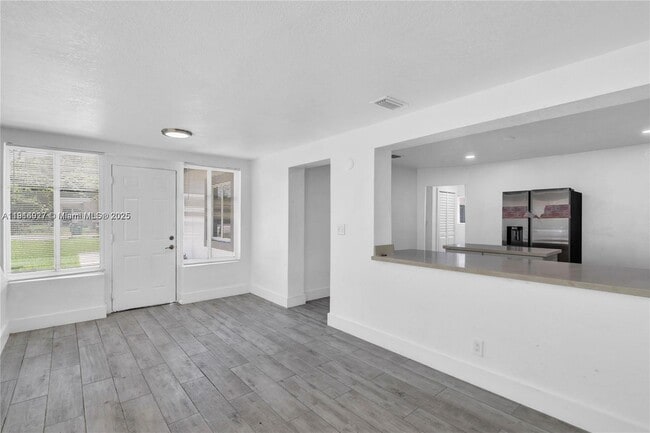 Building Photo - 16200 NE 3rd Ave