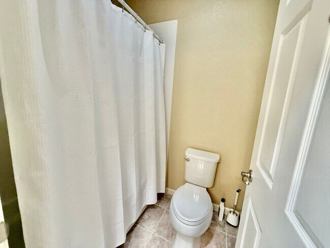 Building Photo - Great Home available immediately
