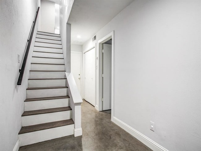 Building Photo - 4411 Gilbert Ave