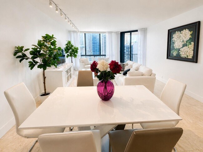 Foto del edificio - 520 Brickell Key Dr