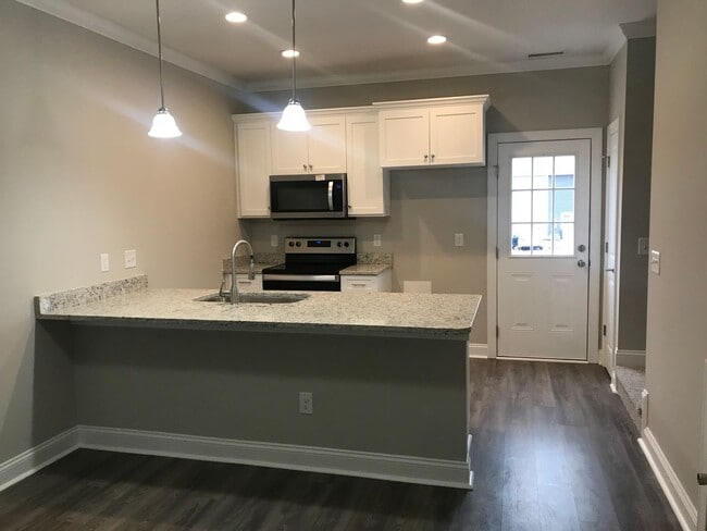 Photo - 3 Bedroom Townhome in Hickory