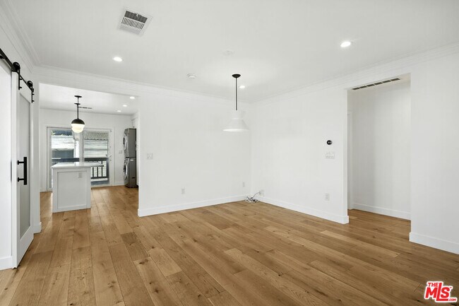Foto del edificio - 1054 S Plymouth Blvd