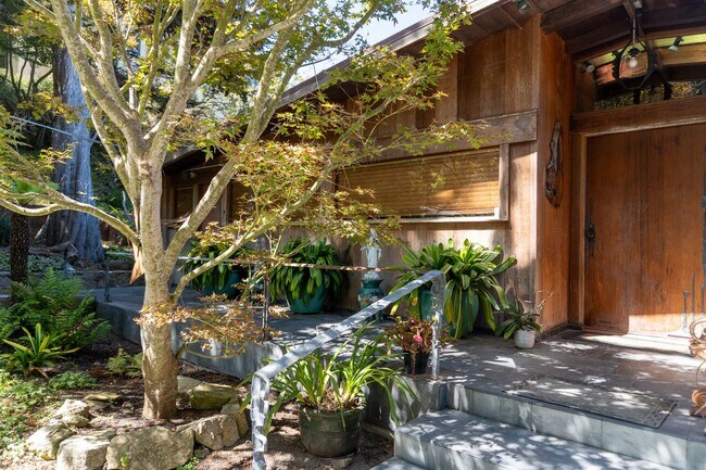 Foto del edificio - Bonnie's Point | Home Next to Point Lobos State Natural Reserve