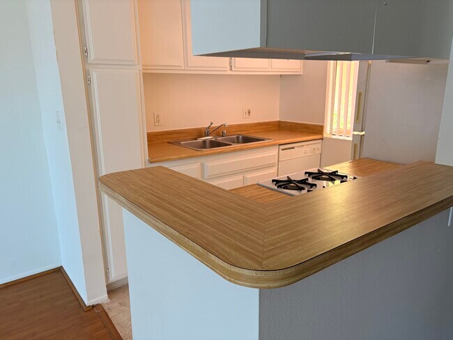 Foto del edificio - 6827 Whitsett Ave