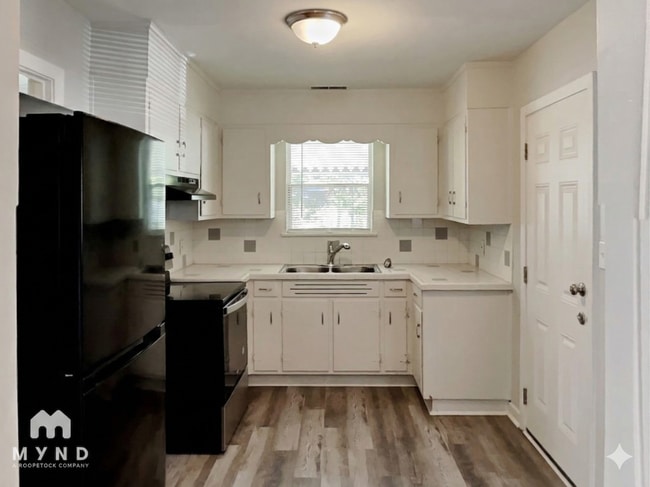 Building Photo - 1437 Freda Dr