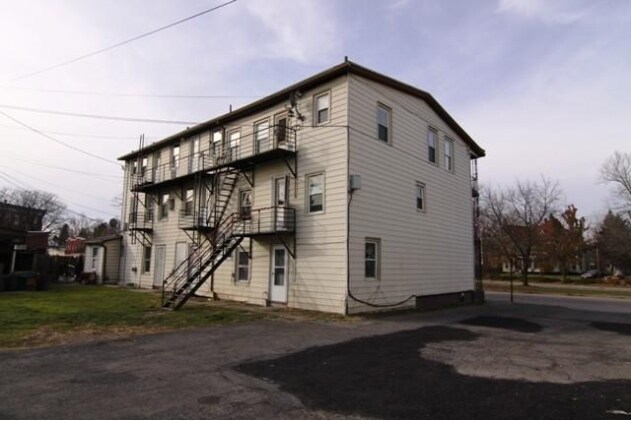 Building Photo - 18-26 E Saint James St