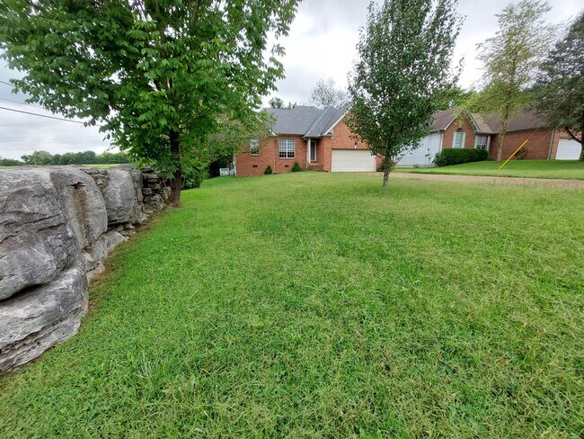 Building Photo - 1001 Nighthawk Ln