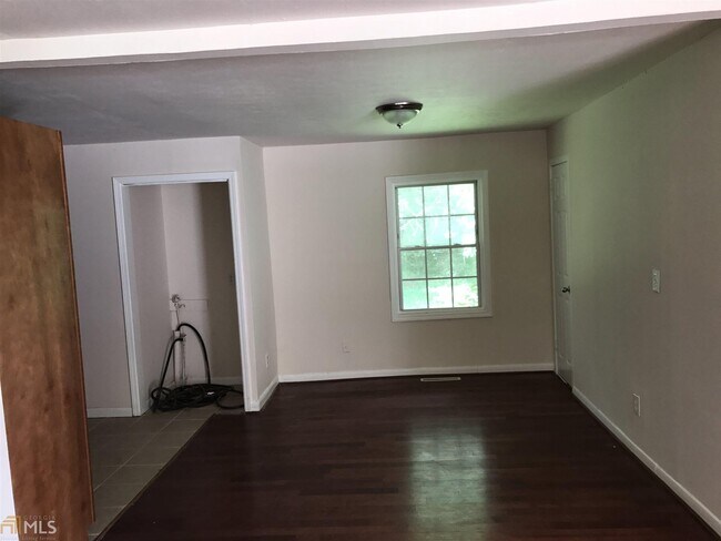 Foto del edificio - 794 Casplan St SW