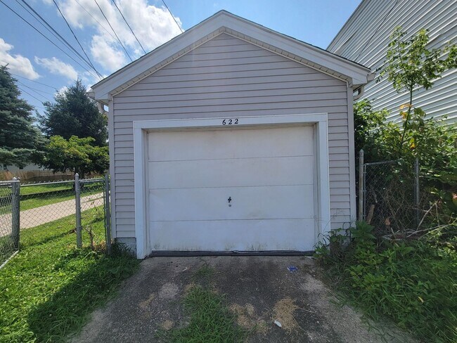 Building Photo - 622 Ross Ave